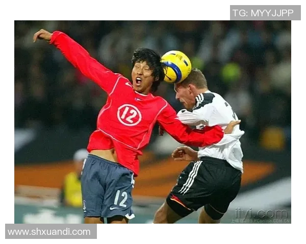 足球巨星童年趣味瞬间：那些年他们的搞笑表情和天真笑容