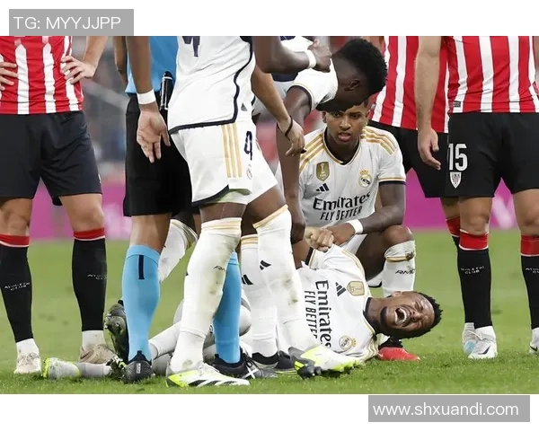 足球球星因脚疼困扰赛场表现 伤情是否影响赛季前景引发关注